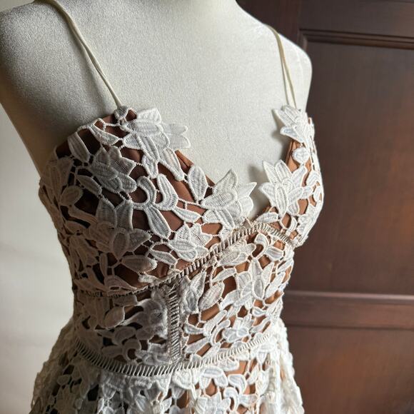 RoseLANI | White Lace Azaelea Guipure Lace Midi Dress | Small - Picture 3 of 7